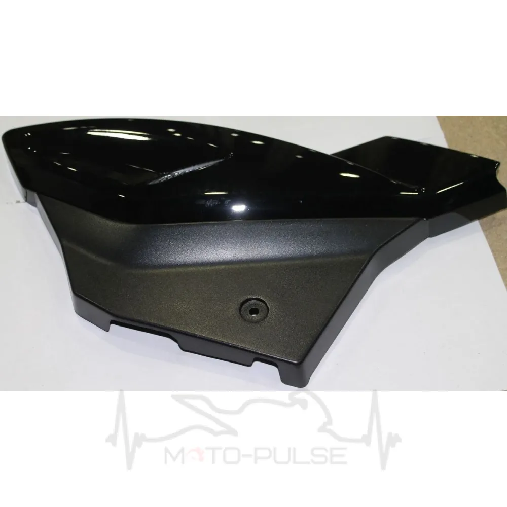 Пластик боковий правий PLA Silver Bajaj Pulsar 180 52DH2448