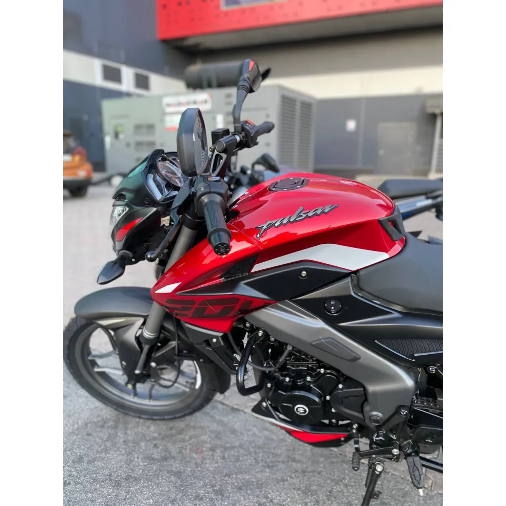 Мотоцикл Bajaj Pulsar NS 200